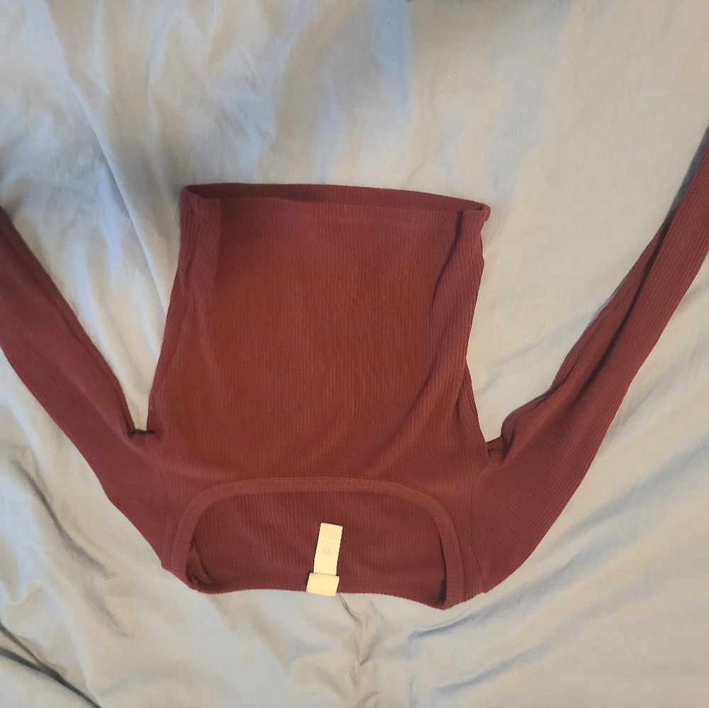HM burgandy top